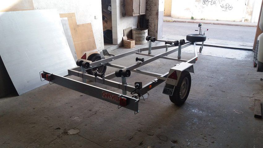 Remolque portaembarcación