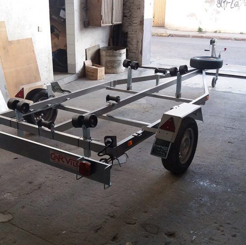 Remolque portaembarcación