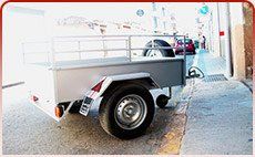 Remolque carga con barandilla